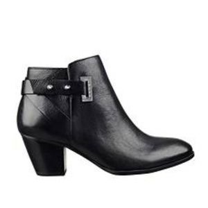 Guess Verity Black Leather Ankle boot